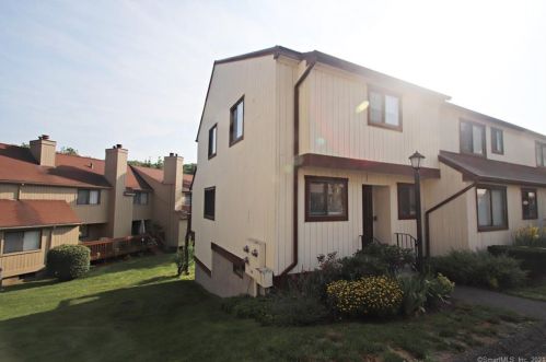 92 Dorchester Ct, Beacon Falls, CT 06403-4917