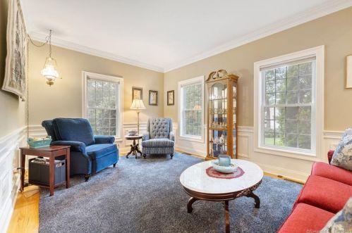 1 Williamsburg Rd, Higganum, CT 06441-4496