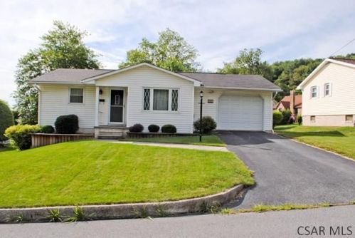 711 26th St, Windber, PA 15963-1946