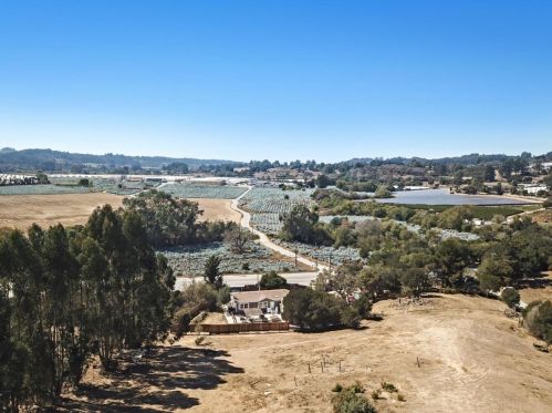 17510 Quail Hill Ln, Aromas CA  95004-9115 exterior