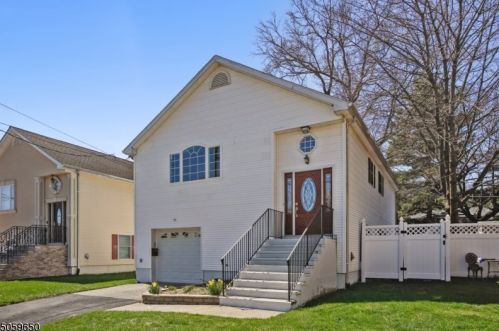 55 Coney Rd, West Paterson, NJ 07424-1049