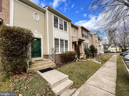 7210 Hidden Ridge Ct, Springfield VA  22152-3559 exterior