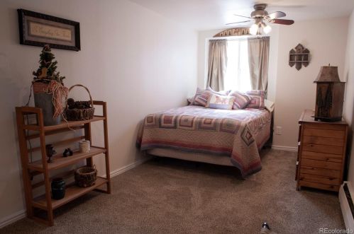 3279 Pearl St, Englewood CO 80113-2713 exterior