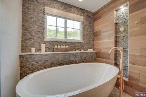 44 Hunters Run, Oakland NJ  07436-2344 exterior