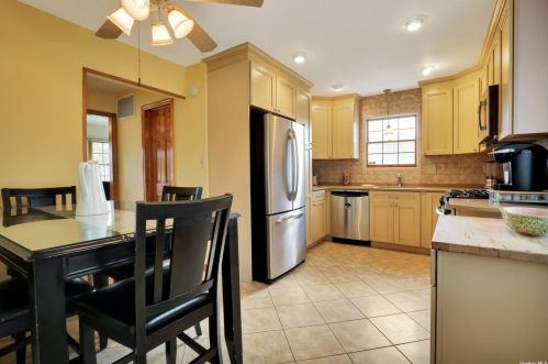 19 Riverdale Ave, Oakdale NY  11769-1544 exterior