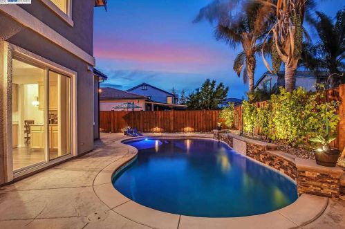 30 Matisse Ct, Oakley CA  94561-1777 exterior