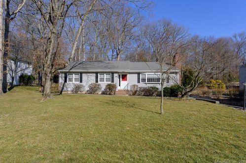 97 Redmont Rd, Stamford, CT 06903-4739