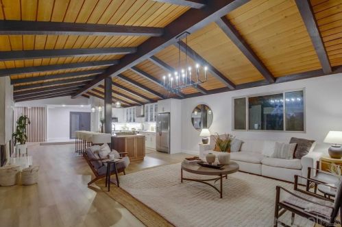 2502 Singing Vista Way, El Cajon CA  92019-2740 exterior