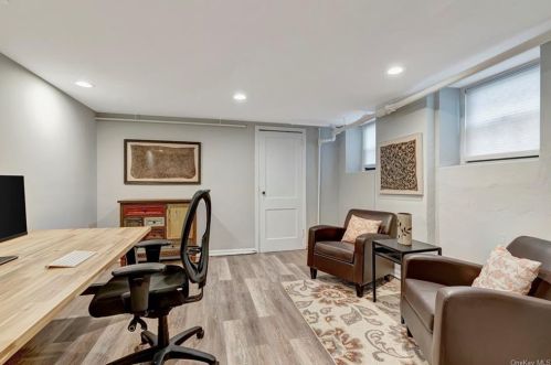 380 Summit Ave, Mount Vernon NY  10552-2206 exterior