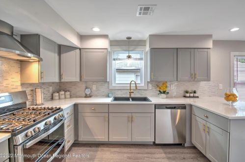 91 Bank St, Tinton Falls NJ  07701-1306 exterior