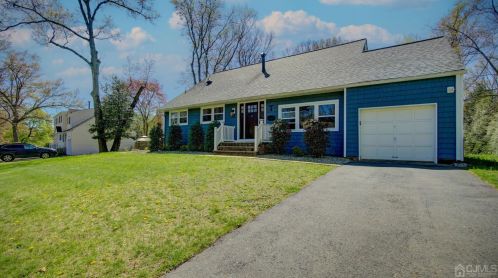 18 Sandalwood Dr, East Brunswick NJ  08816-4047 exterior