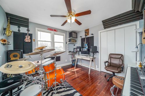 88 Doges Promenade, North Lindenhurst NY  11757-6405 exterior