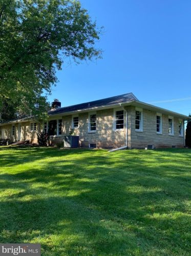 1378 Hanover St, Pottstown, PA 19465-7684