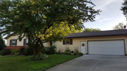 159 Circle Dr, Williamsburg, IA 52361-9345