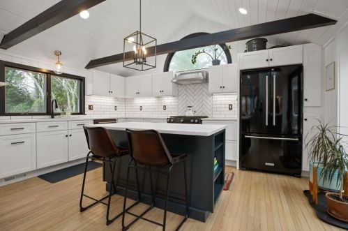 27 Stetson Rd, Hingham, MA 02061-2829