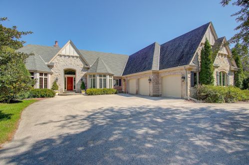 10058 Sheridan Dr, Thiensville, WI 53092-6118