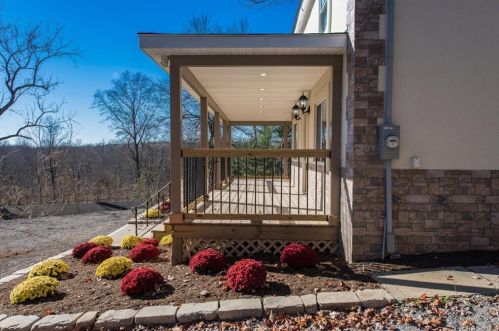 165 Dorsey Ln, Poughkeepsie, NY 12601-6406