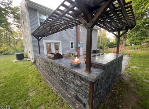 275 Grant St, Berkeley Heights NJ  07922-1142 exterior