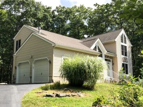 104 Falcon Ct, Hawley, PA 18428-7736