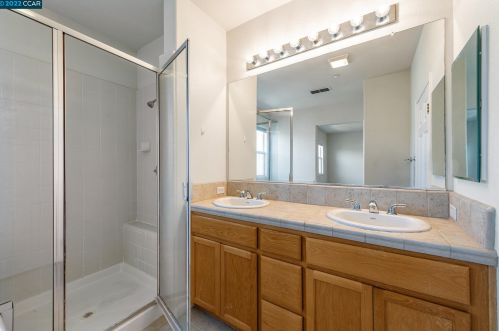 4255 Fitzwilliam St, Pleasanton CA 94568-4573 exterior