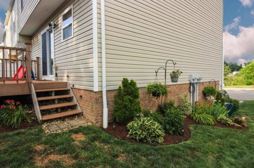 1234 Gneiss Dr, Mc Donald PA  15057-3561 exterior