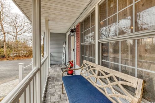 276 Country Rd, Miller Place NY  11764-2302 exterior