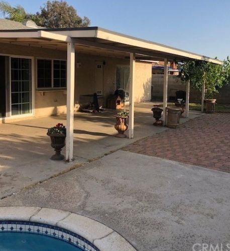 718 Idyllwild Ave, Rialto CA  92376-4816 exterior