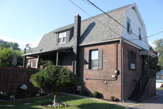 221 Taylor Ln, Wilkes Barre, PA 18704-4619