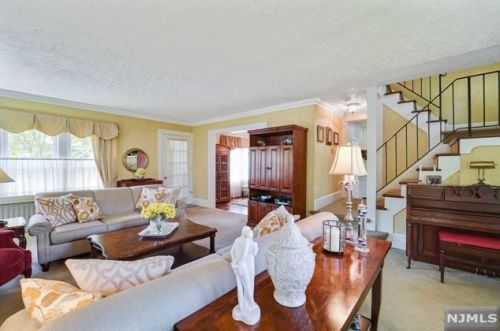 206 Melrose Pl, Ridgewood NJ  07450-4122 exterior