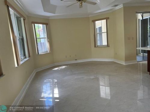 16800 36 Ct, Hollywood FL exterior