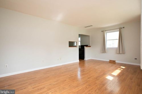 121 Hannold Blvd, West Deptford NJ  08096-1827 exterior