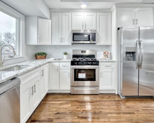 392 Lake Ave, Deer Park NY  11729-3948 exterior