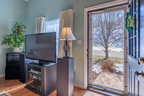 7097 Clubview Dr, Bridgeville, PA 15017-3600