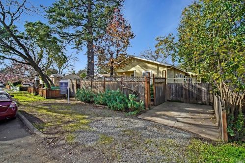 1475 North St, Santa Rosa, CA 95404-3421