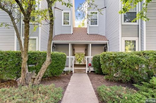 14 Cliff Dr, Englewood NJ  07631-5058 exterior