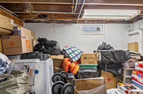 577 Centre Ave, North Lindenhurst NY  11757-3114 exterior