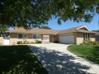 1949 Lark Ellen Dr, Fullerton, CA 92835-2230