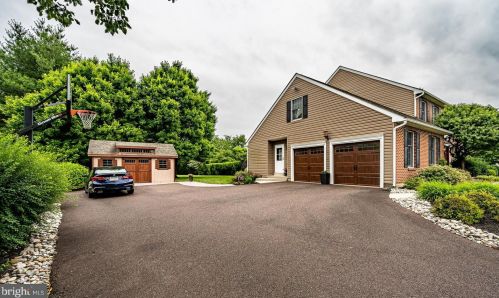 1521 Green Valley Dr, Collegeville, PA 19426-2849