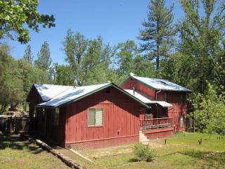 37756 China Creek Rd, Oakhurst, CA 93644-9352