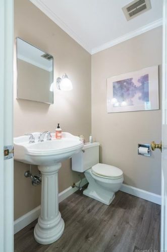 61 Carriage Dr, Waterbury CT  06708-3309 exterior