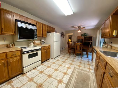 18 Stonehurst Ln, Huntington Station NY  11746-7932 exterior