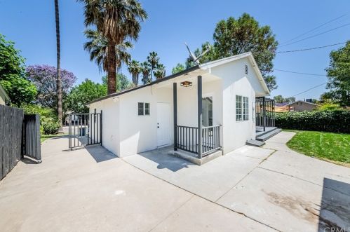 17602 Collins St, Van Nuys CA  91316-1245 exterior