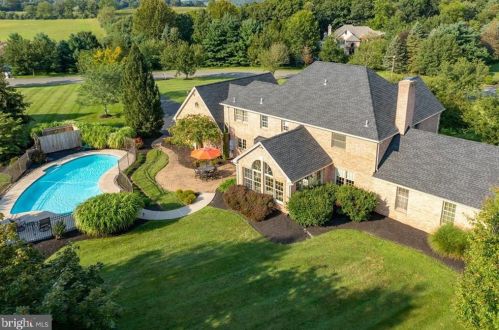 4312 Wyndemere Cir, Schnecksville PA  18078-3529 exterior