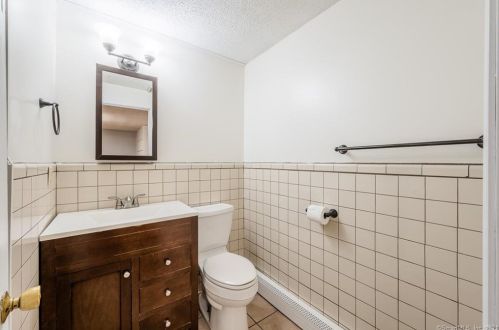 13 Bobwhite Trl, Gales Ferry CT  06335-2002 exterior