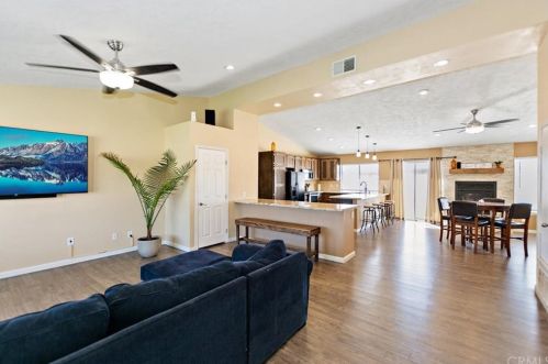 13101 Hollyberry Rd, Victorville, CA 92392-9376