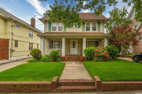 151-02 85th Dr, Jamaica, NY 11432-1009
