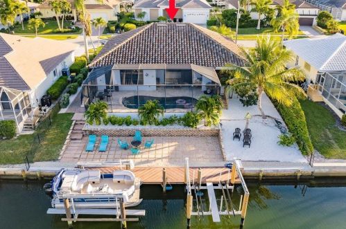 1090 Cara Ct, Marco Island FL  34145-4563 exterior