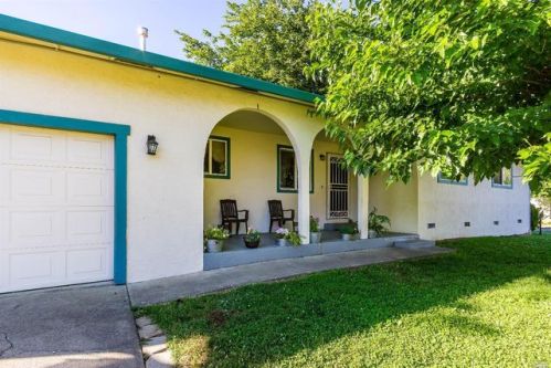 898 Gobbi St, Ukiah, CA 95482-6207