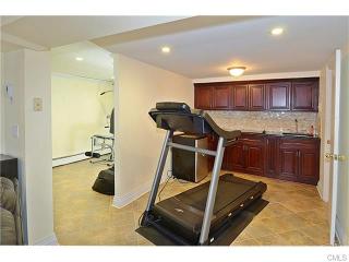 42 Donnelly Dr, Ridgefield CT  06877-5611 exterior