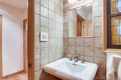 3211 Dumas St, San Diego CA 92106-1317 exterior